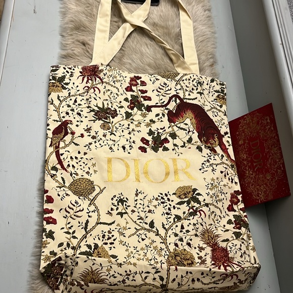 New Christian Dior tiger pattern 2023 Tote Bag Novelty with envelope. - Picture 2 of 6
